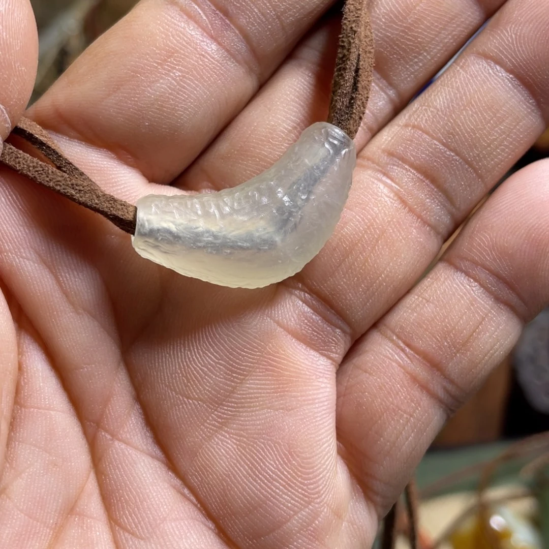 蛇纹石玉颈饰未镶嵌