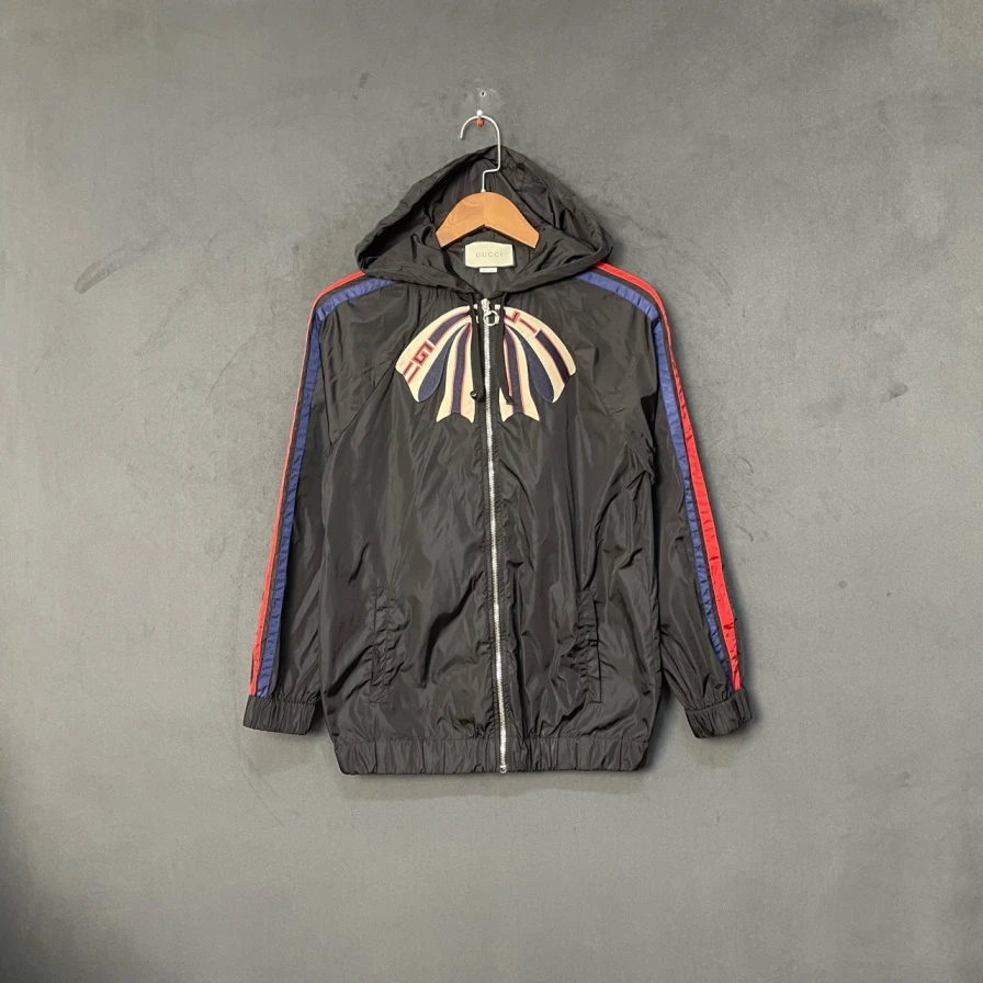99新 GUCCI/古驰 黑色领口蝴蝶结logo冲锋衣 XS码 P234449908