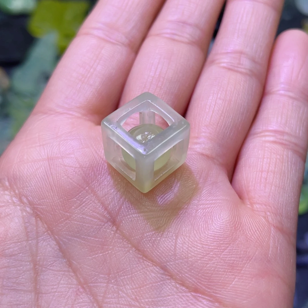 蛇纹石玉颈饰未镶嵌森****m