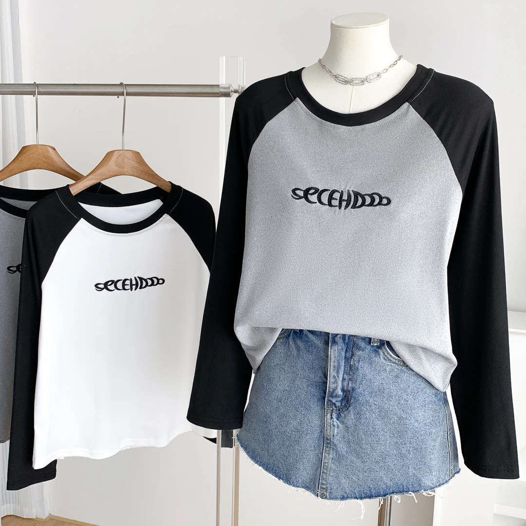 正肩大码刺绣长袖T恤微胖女减龄春秋百搭显瘦遮肚拼色打底上衣