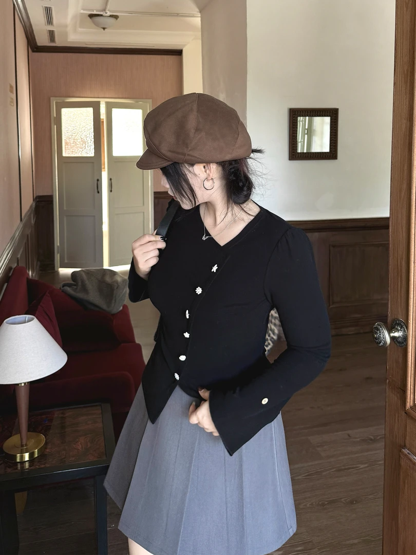 月半鱼【卡罗琳】黑色上衣女翻领针织毛衣开衫外套显瘦设计感衣服