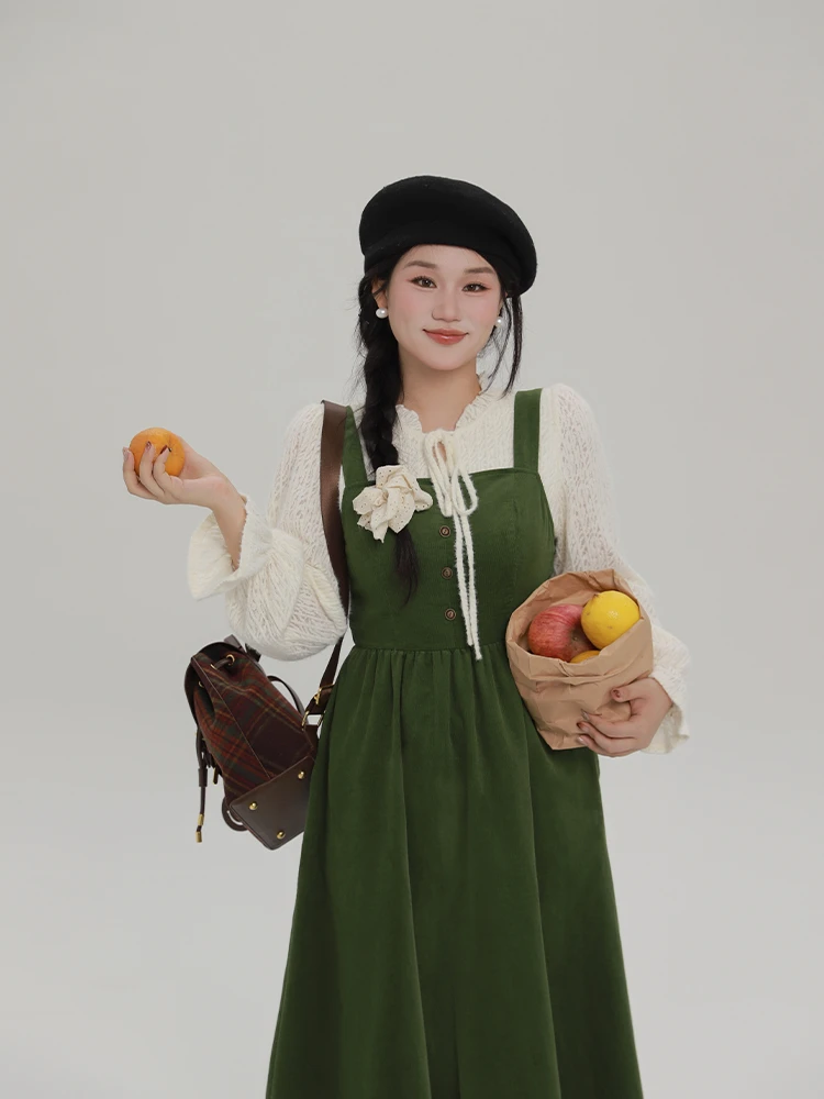 月半鱼【漫月白茶】绿色灯芯绒背带裙女法式衬衫甜美减龄连衣裙