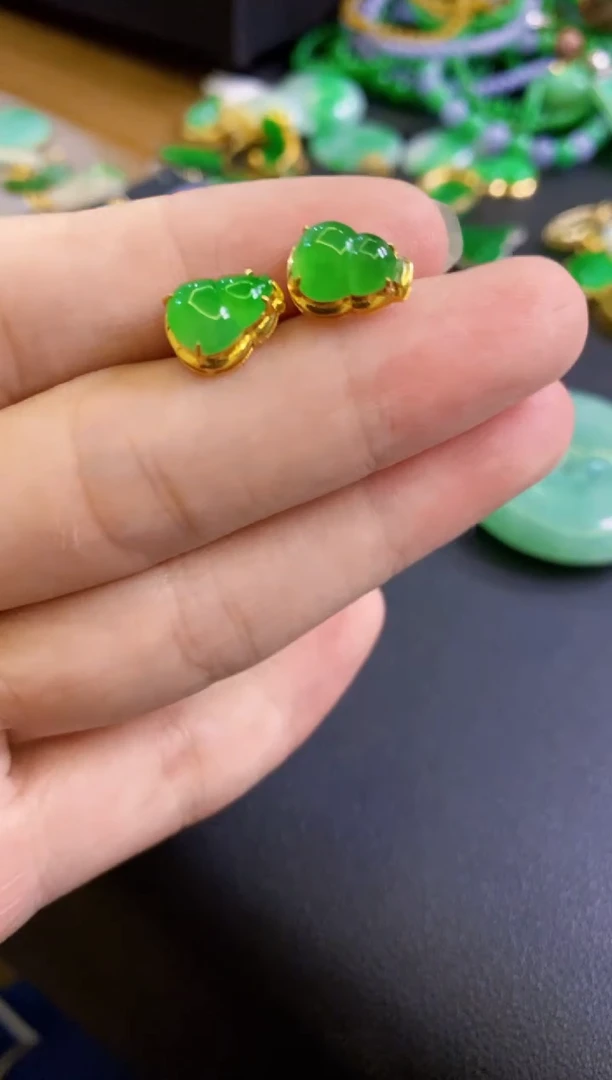 【闪购商品】定制翡翠18K金镶嵌耳钉