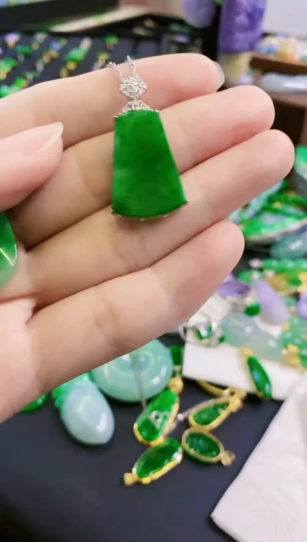 【闪购商品】定制翡翠18K金镶嵌无事牌