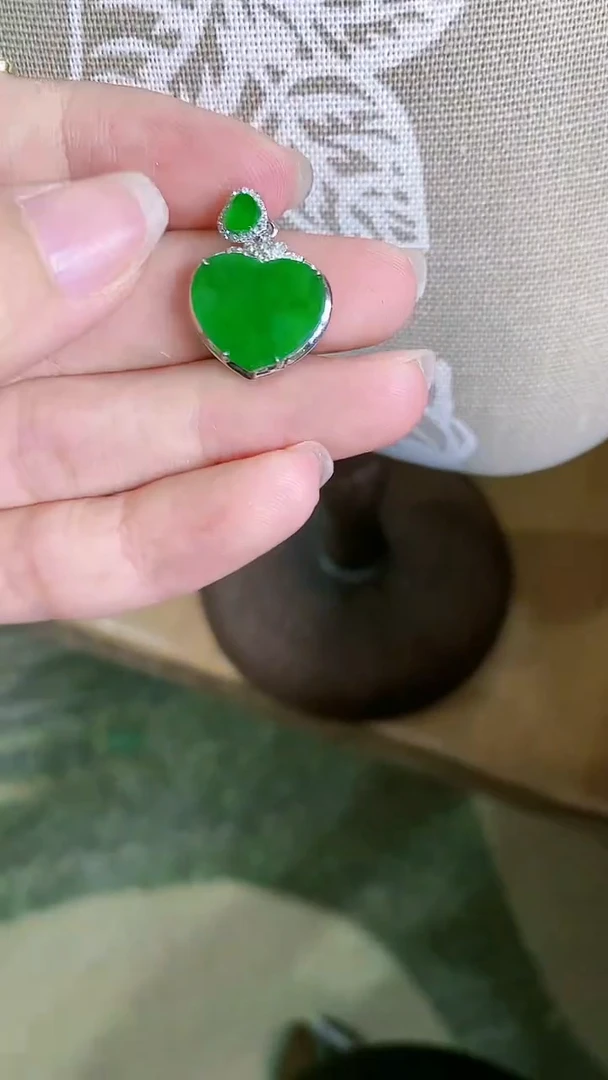 【闪购商品】定制翡翠18K金镶嵌吊坠