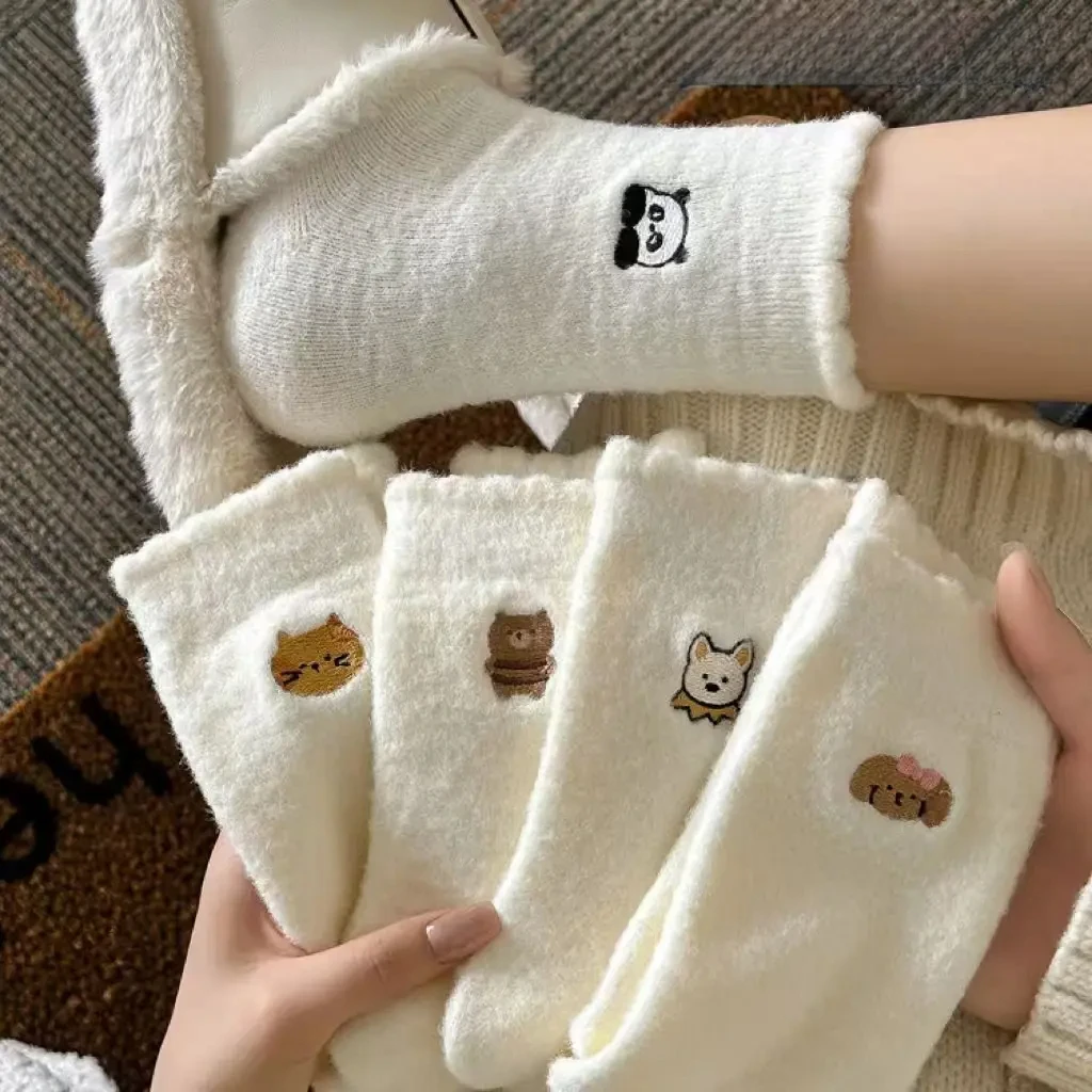 冬季加厚保暖袜子女中筒袜毛绒绒家居地板袜学院风白色长筒袜YYY