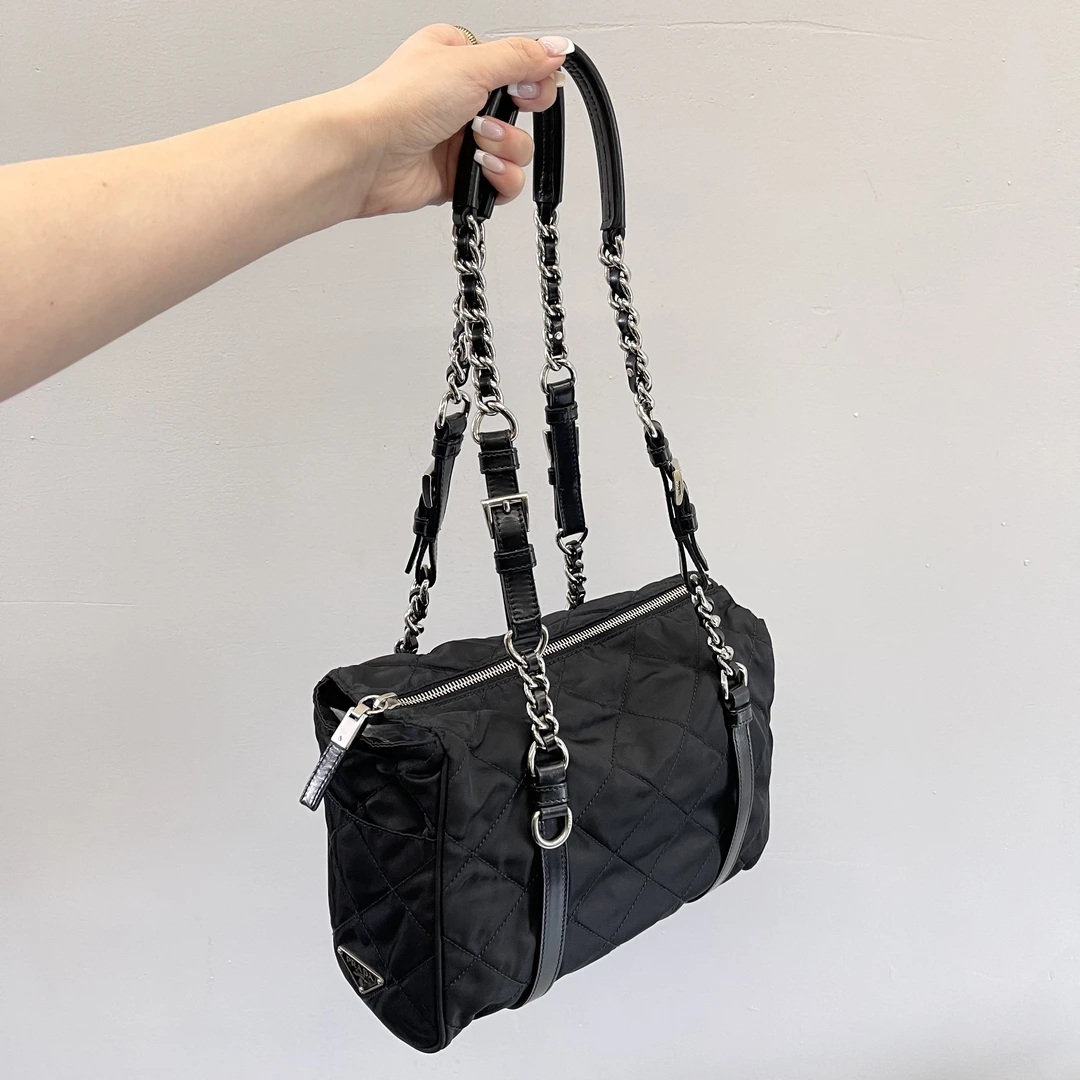 95新 Prada/普拉达 降落伞尼龙黑银链条女包111301