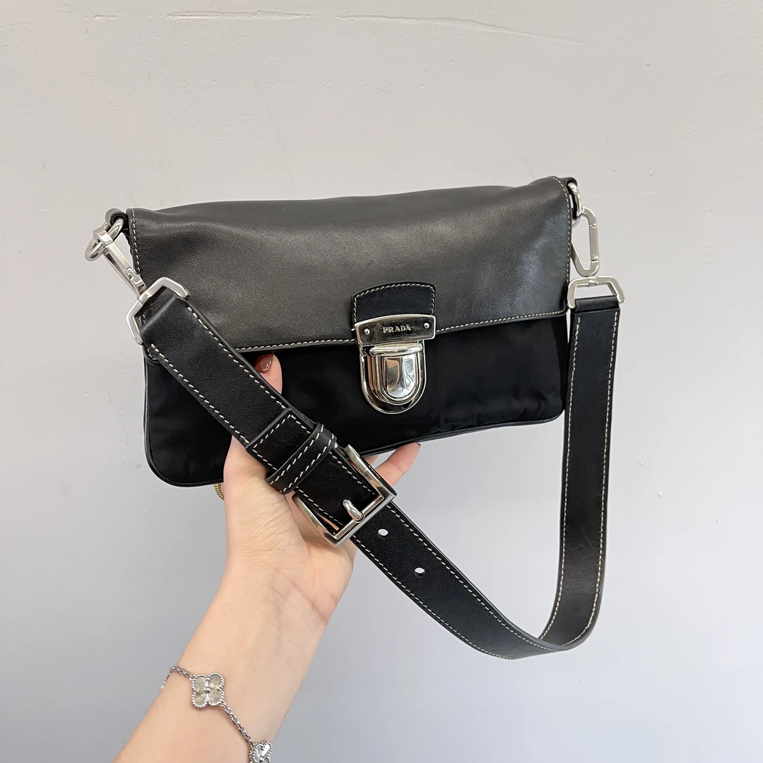 95新 Prada/普拉达 降落伞盾牌单肩腋下女包063004