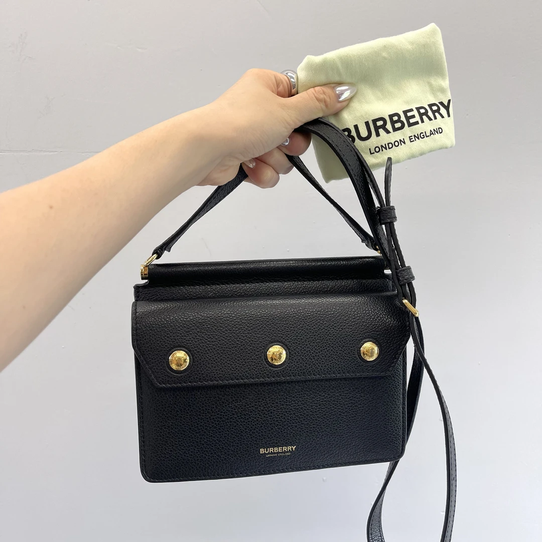 95新 BURBERRY/博柏利 单肩斜挎包051104