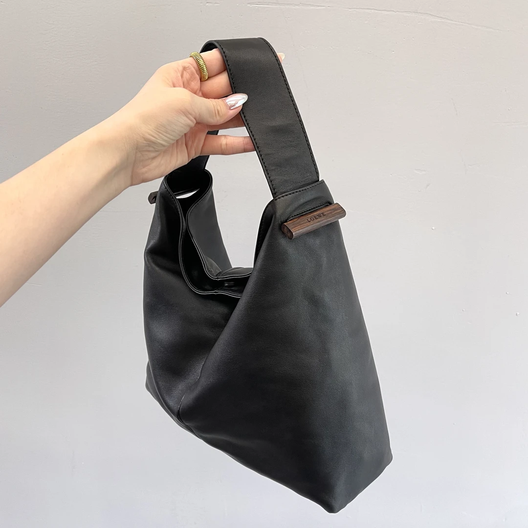 95新 LOEWE/罗意威 30黑牛单肩腋下女包100501
