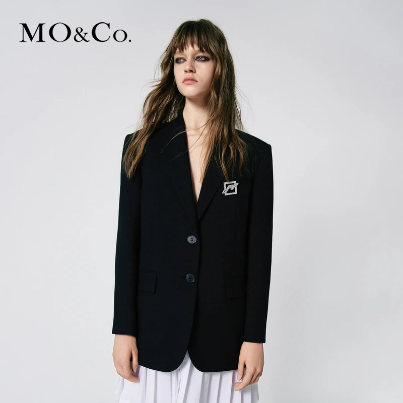 MOCO春秋可拆卸压褶裙摆垫肩廓形西装外套附钻饰胸针MBB3BLA001
