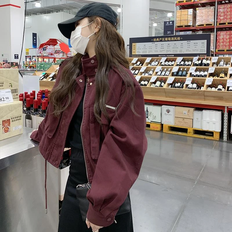 又a又飒短款立领工装外套女春秋2025新款超好看安可拉酒红色夹克