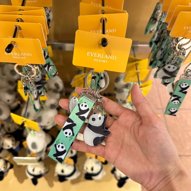 爱宝乐园新款熊猫图案钥匙链