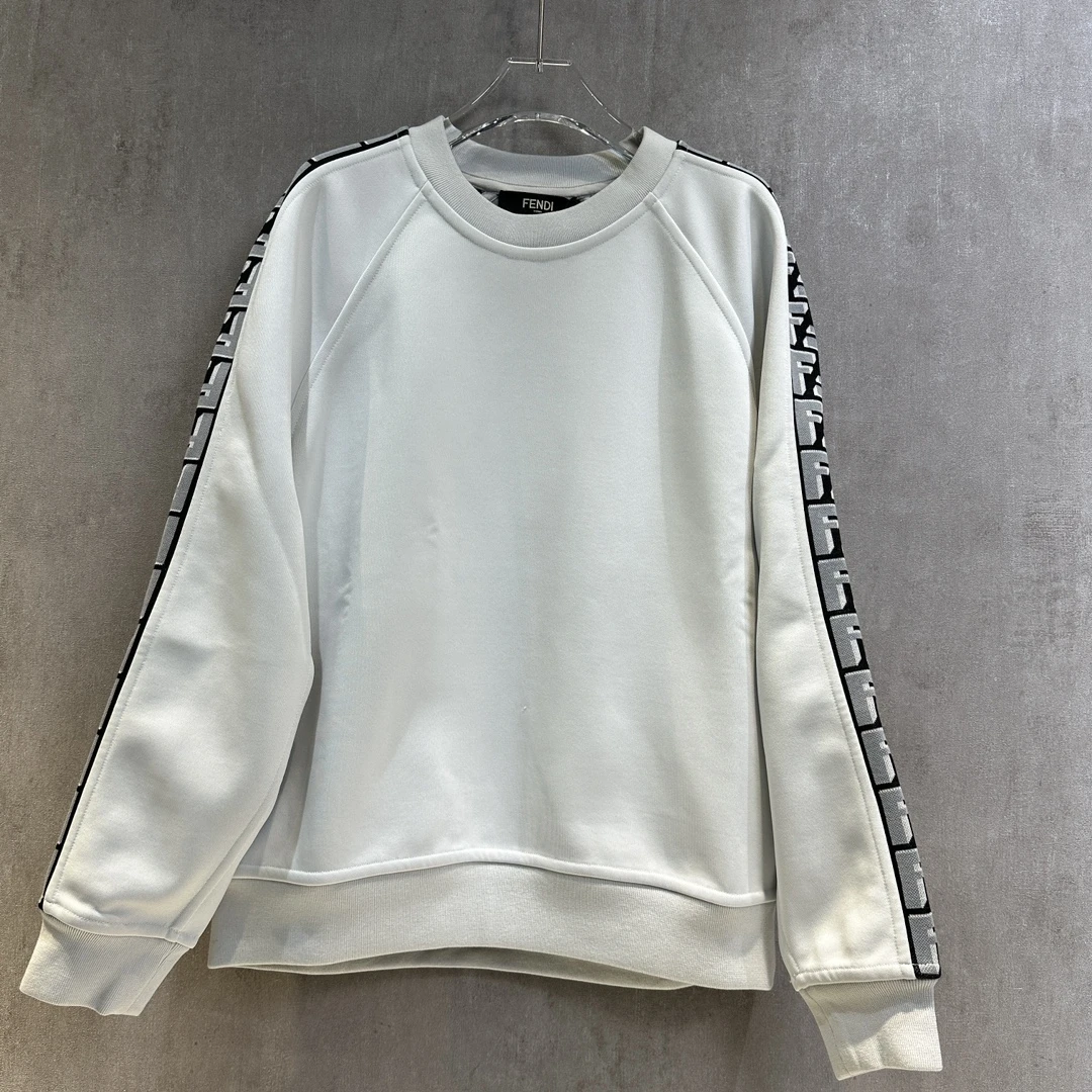 全新未使用 FENDI/芬迪 男士浅灰色老花饰边百搭圆领卫衣128751
