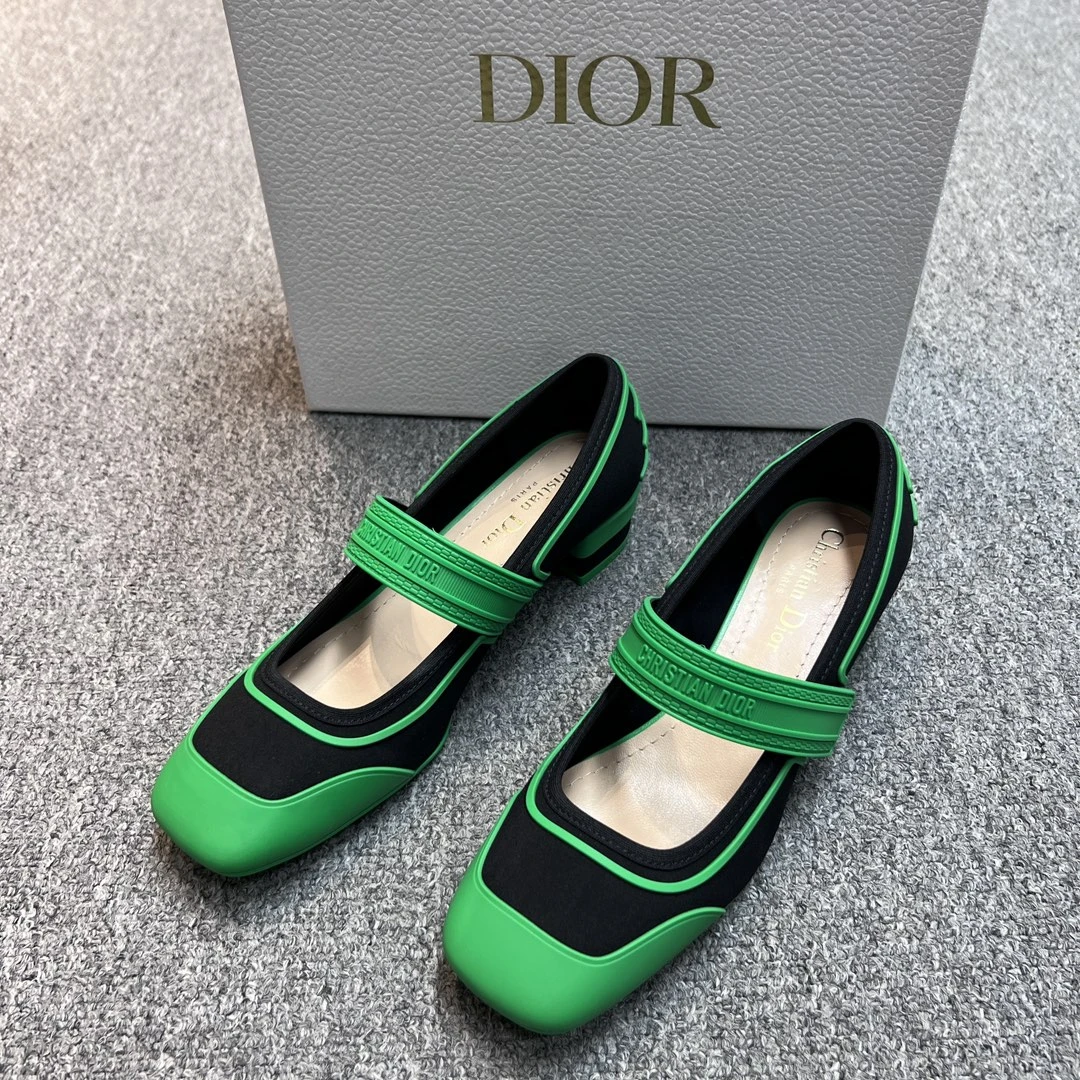 未使用 DIOR/迪奥 全新未使用DIOR/迪奥绿色方跟凉鞋114247女鞋