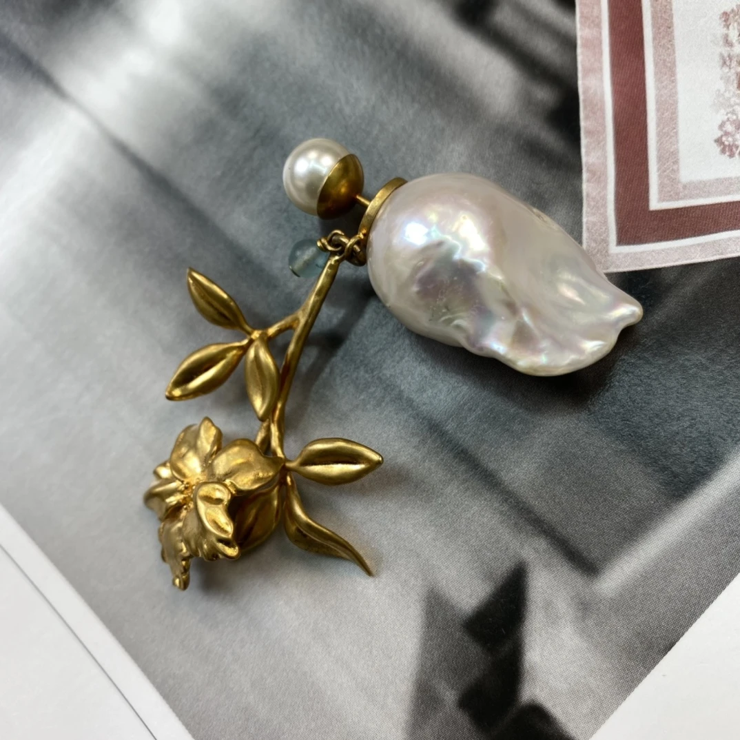 全新未使用 DIOR/迪奥  秀款金色花耳钉 经典时尚复古耳坠 114927
