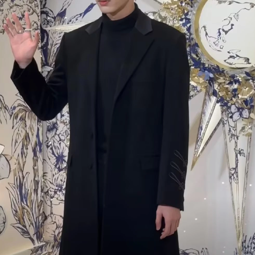 全新未使用 DIOR/迪奥 迪奥 男士秀款宫廷风黑色枪驳领大衣124869
