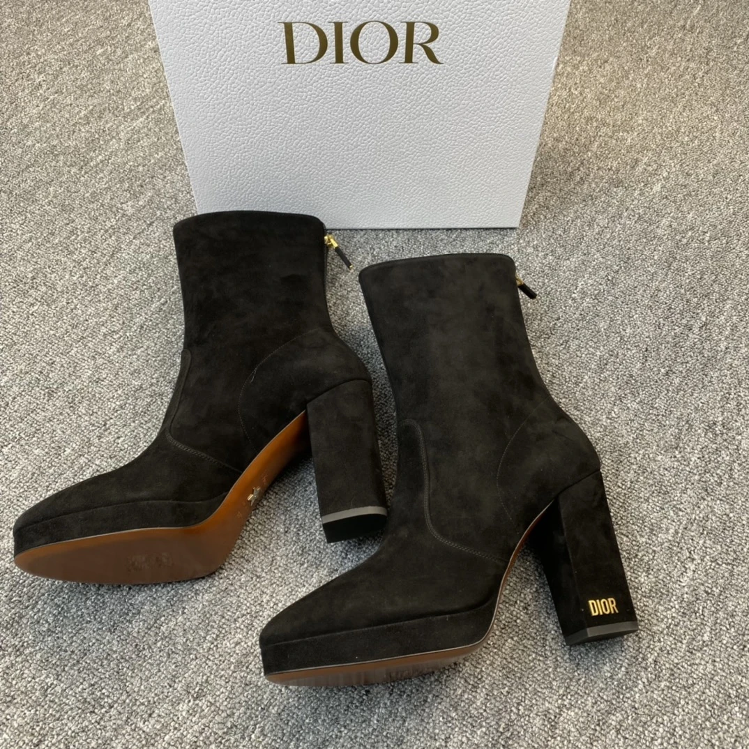 全新未使用 DIOR/迪奥 女士黑色磨面小牛皮粗跟短靴女鞋114625