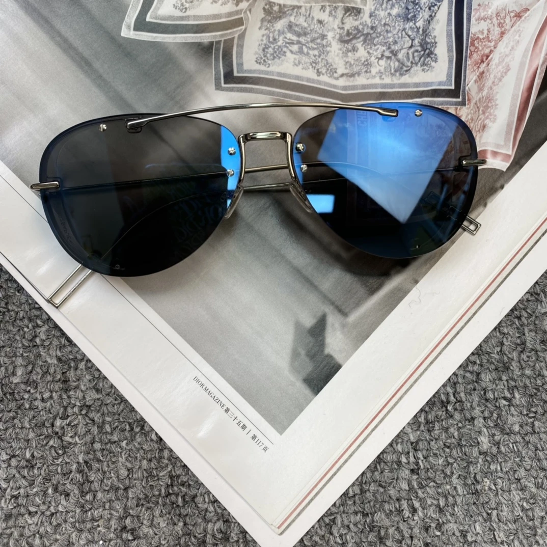 全新未使用 DIOR/迪奥 男士蓝色炫彩镜片飞行员款太阳眼镜 102402