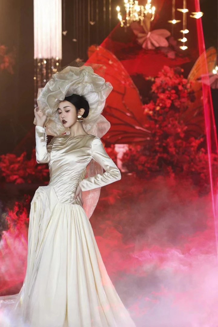 婚纱气质一字肩法式夏季抹胸宫廷简约公主拖尾白色小个子晚礼服