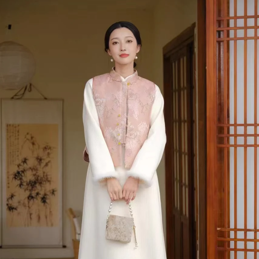 SHIBAI拾白新中式马甲秋冬原创国风女装粉色花鸟提花盘扣SU1586