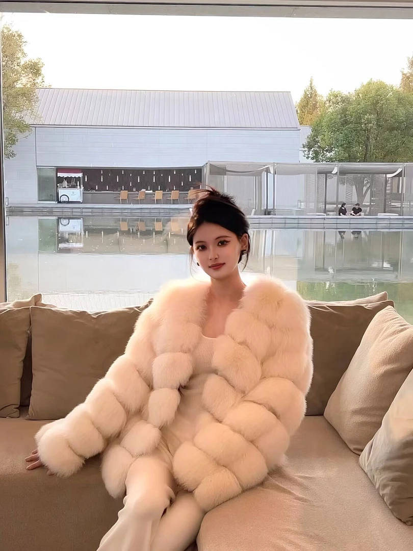 《黑金夫人》狐狸毛中长款女皮草外套
