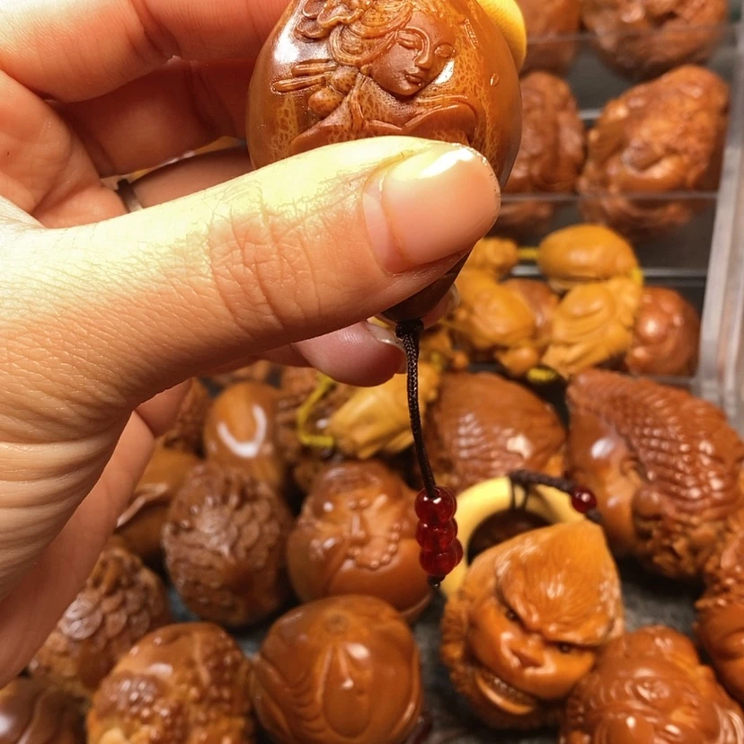 【闪购商品】橄榄核吊坠老*荷叶美女