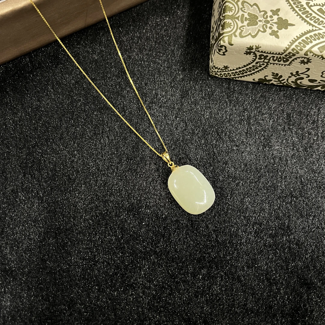 天然和田玉无事牌吊坠约22*16*7mm镶嵌S925银扣精致百搭 不含链