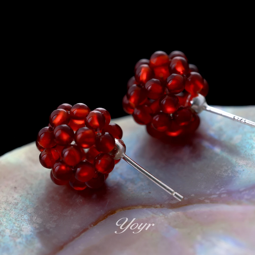 YOYR 925银耳饰 绣球耳钉红色氛围感气质精致时尚百搭小众耳饰