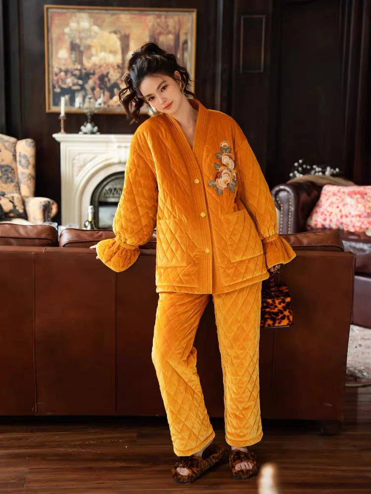 AUDREYWANG朝花夕拾亮丝加绒加厚保暖长袖冬天冬款绗棉睡衣