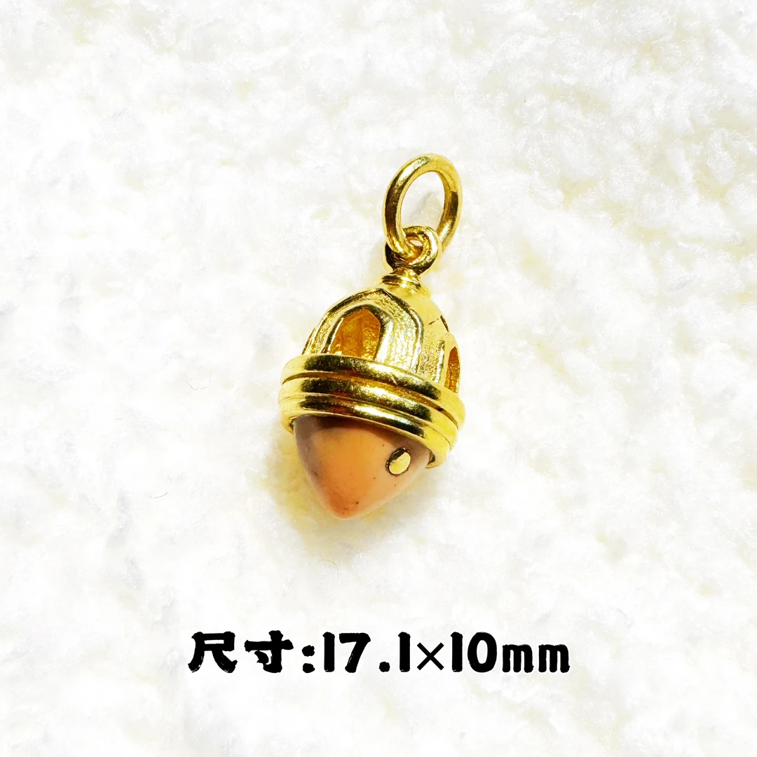 满皮沁红玉髓足金镶嵌松果塔宇吊坠