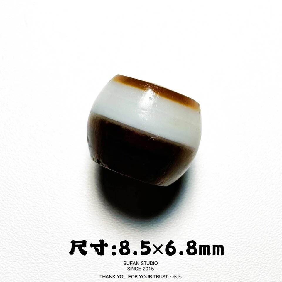 镶蚀黑白配串桶珠