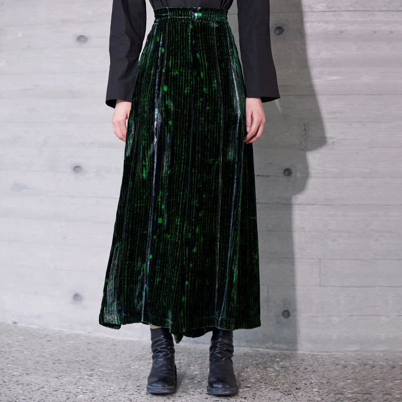 界内界外原创设计墨绿女装宽松九分裤丝绒阔腿裤阔腿裙裤J23K869