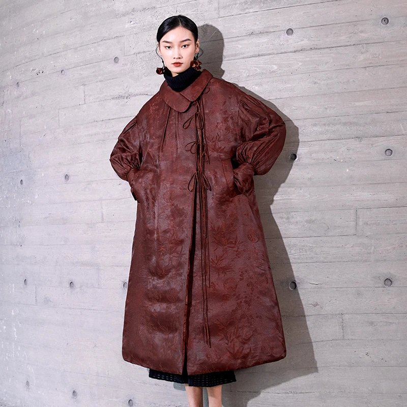 界内界外原创提花桑波缎廓形复古宽松长款红云纱羽绒服J23Y991X