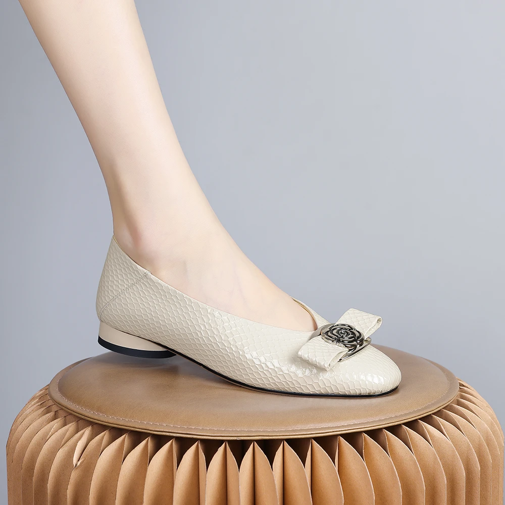 2024年新款欧美米白色舒适百搭女鞋软底不累脚粗跟简约单鞋女0189