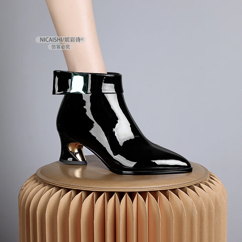 2024年新款欧美马丁靴舒适简约粗跟百搭加绒短靴黑色时尚尖头0810