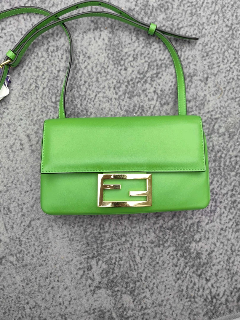 95新 FENDI/芬迪 /KIKI/斜挎包/9130876