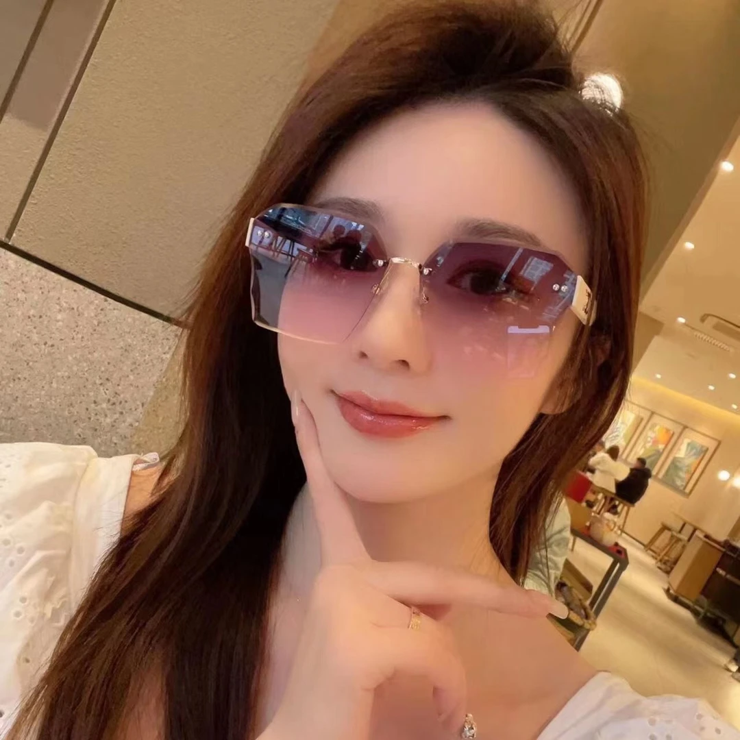 新款太阳镜墨镜时尚防紫外线潮流尼龙镜片大框高级感ins风女5188