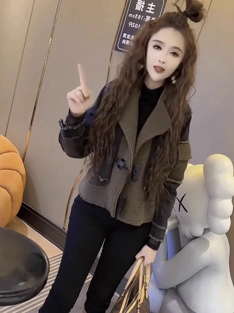 2024秋冬新款时尚牛仔拼接外套短款百搭羊羔毛翻领上衣女秋冬洋气