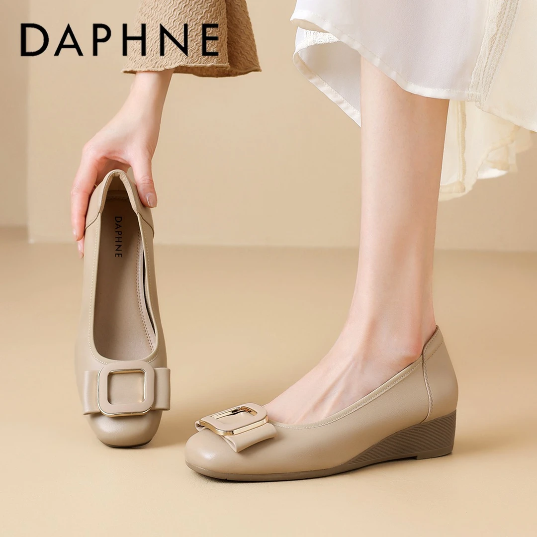 达芙妮单鞋女秋季浅口软底舒适通勤气质女鞋粗跟法式晚晚风小皮鞋