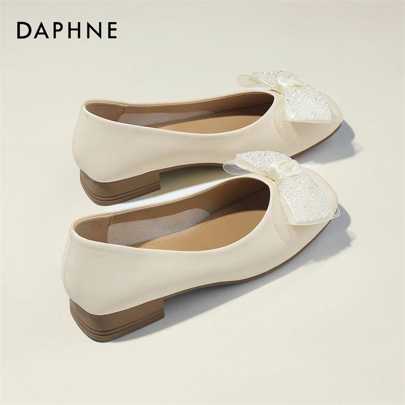 达芙妮品牌2025年蝴蝶结粗跟百搭单鞋久穿不累软底软面平底鞋女款