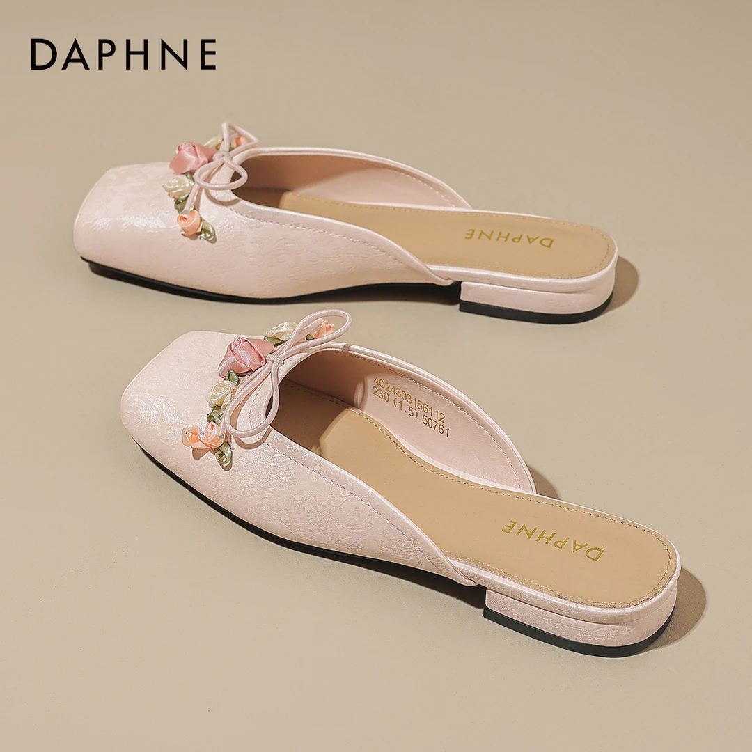 达芙妮包头半拖鞋女夏季2025新款方头玫瑰花单鞋外穿高级感平底鞋