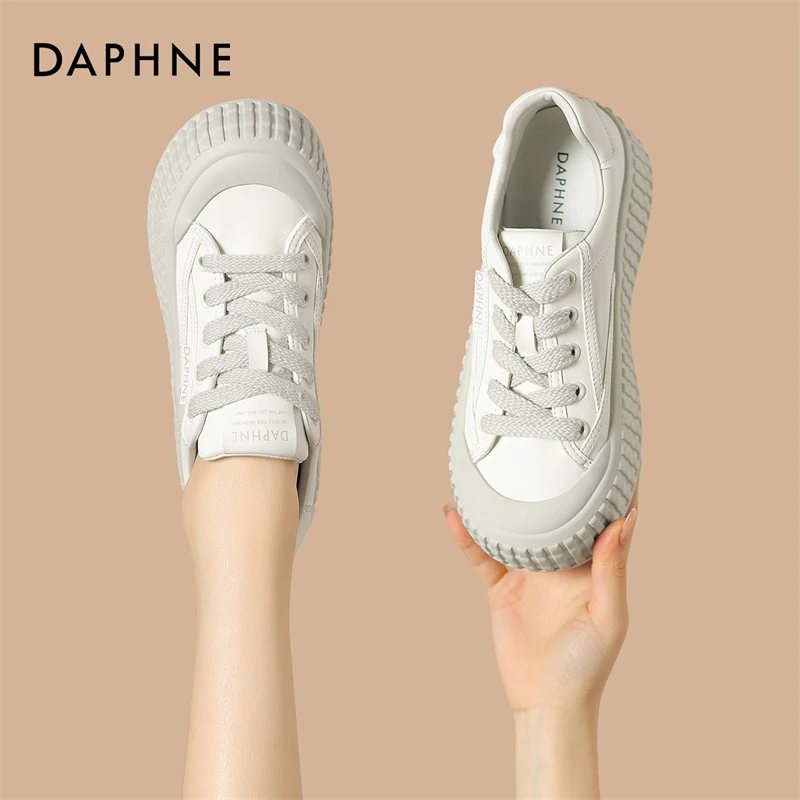 达芙妮舒适厚底鞋2025秋季爆款百搭休闲板鞋时尚平底系带通勤女鞋