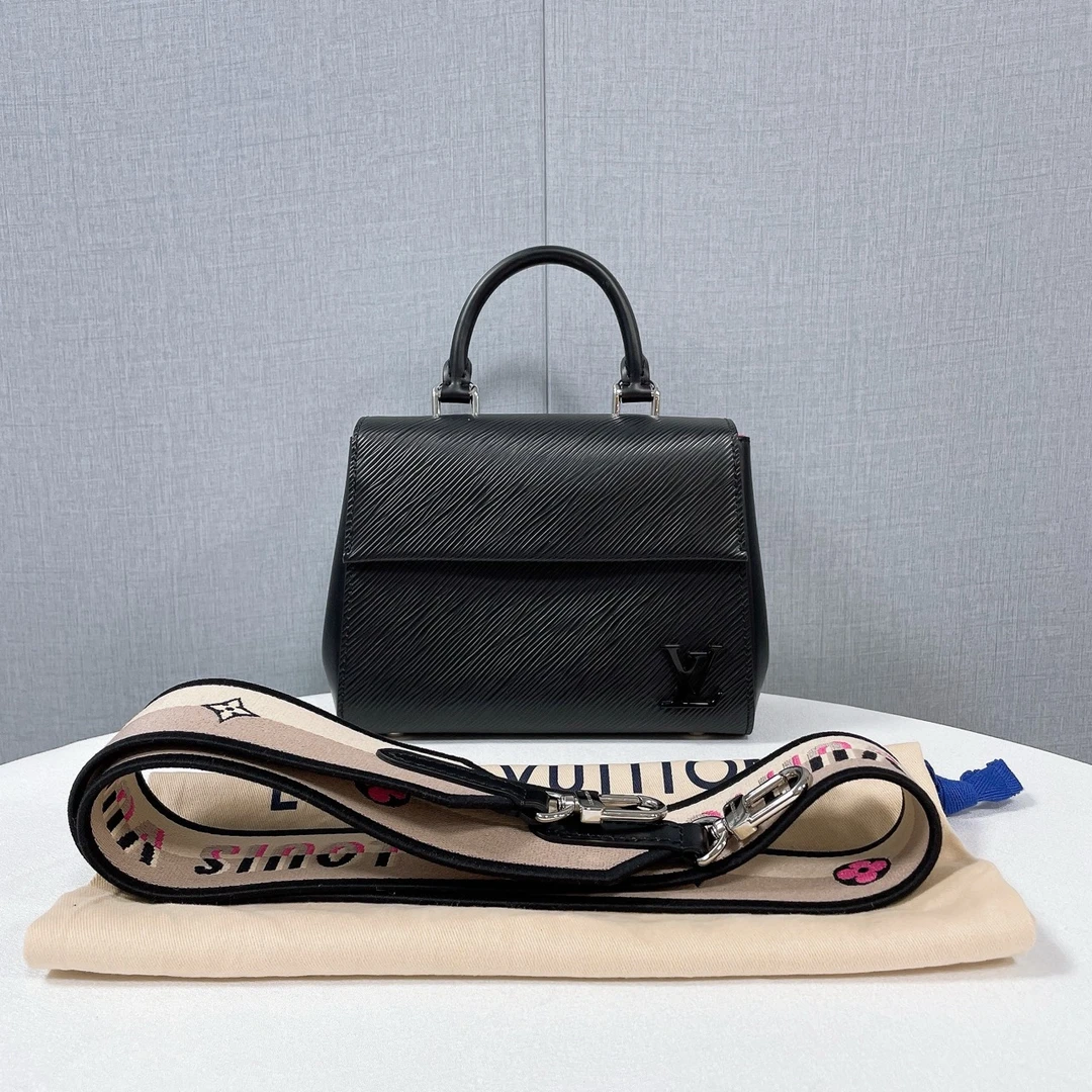 99新 LOUIS VUITTON PARIS LV路易威登Cluny克鲁尼水波纹包芯片款