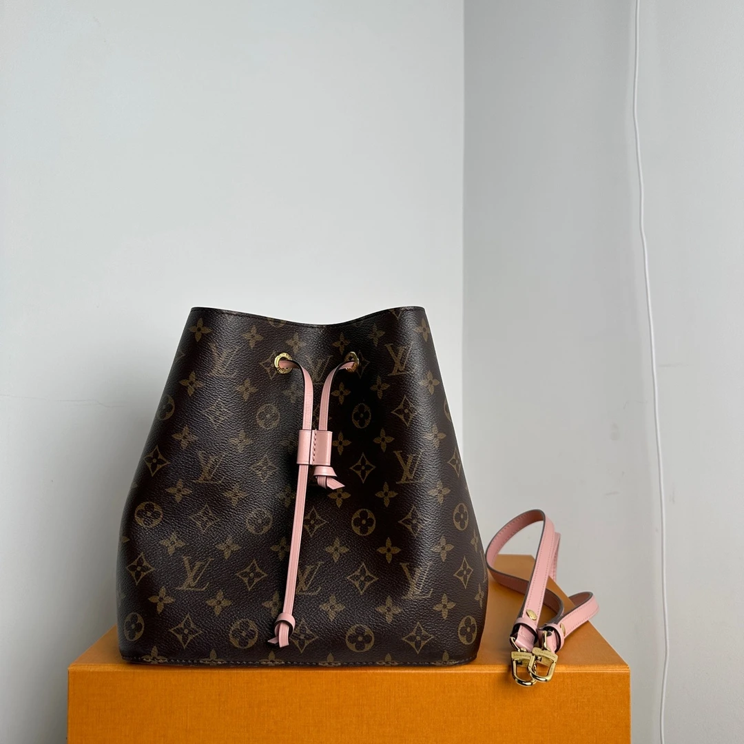 99新 LOUIS VUITTON PARIS 闲置❤️LV/路易威登NEONOE中号手袋芯片