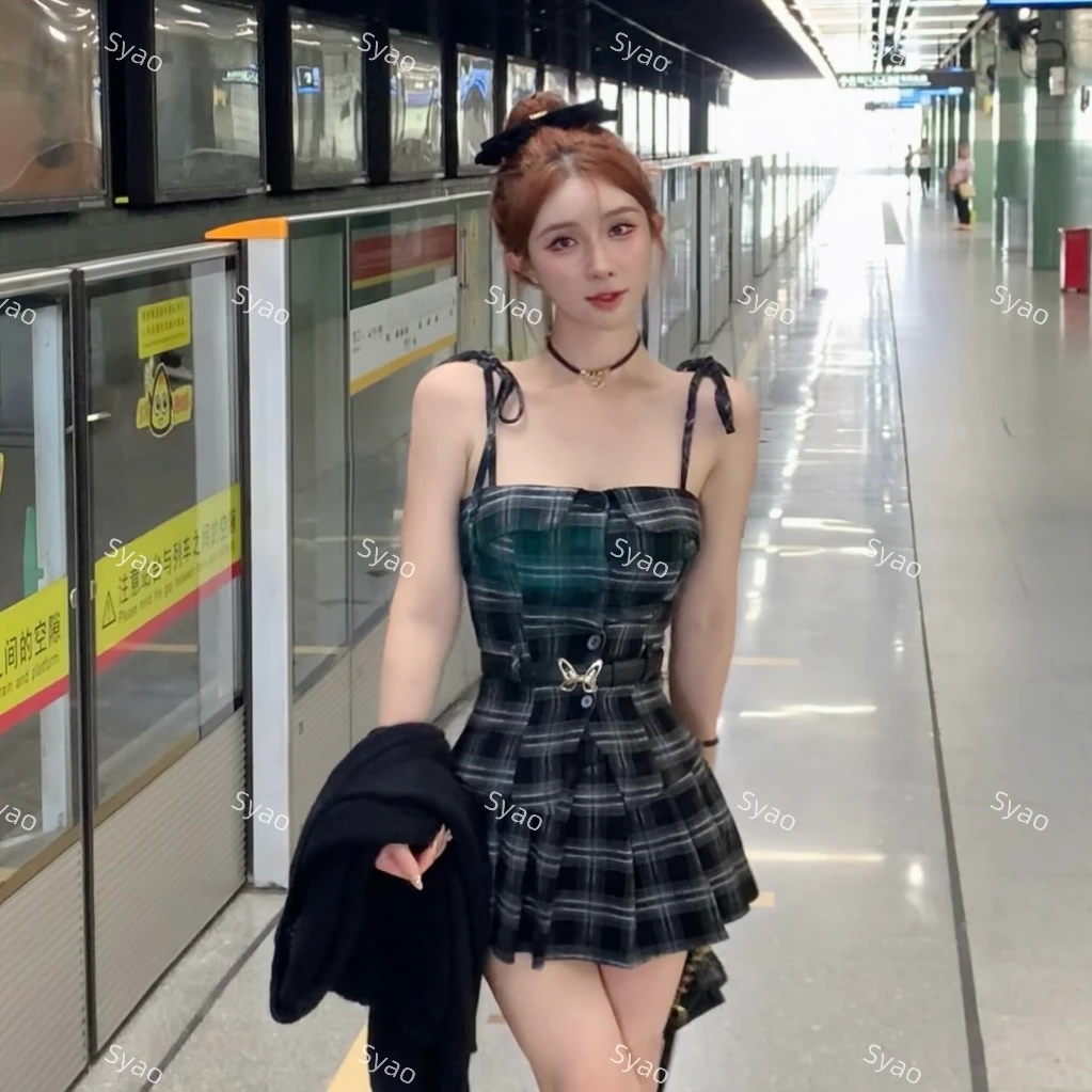 思瑶【黑区辣妹】格纹绑带吊带背心搭百褶半裙针织外套#D010