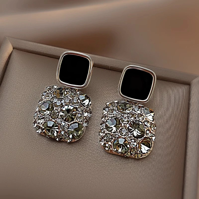 高级感耳环女2024新款潮耳坠气质时尚百搭耳饰个性轻奢设计感耳钉