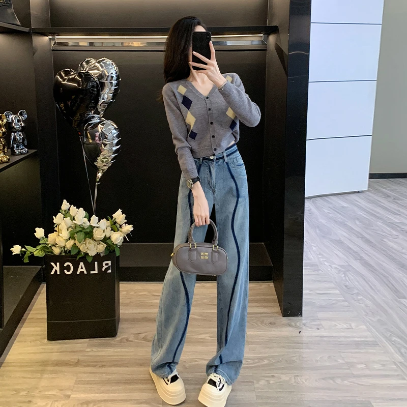 洋气V领提花菱形毛衣针织开衫套装女设计感窄版阔腿牛仔裤两件套