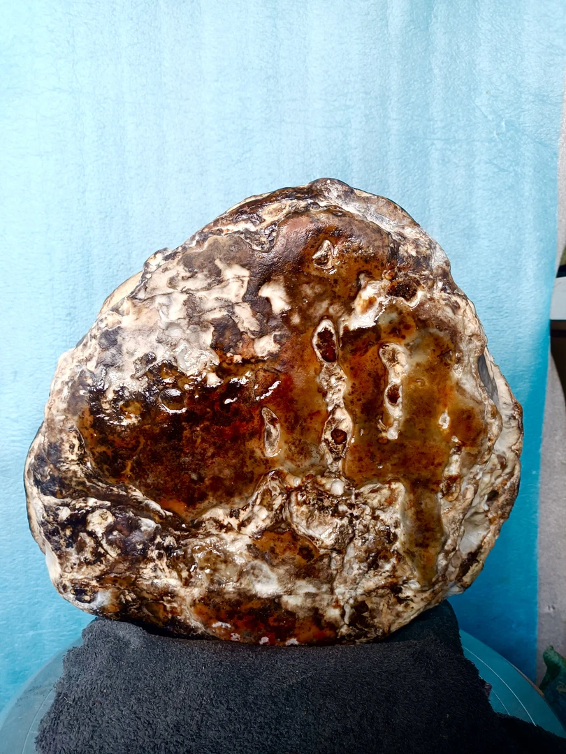 唐河彩玉石，万里江山一片红