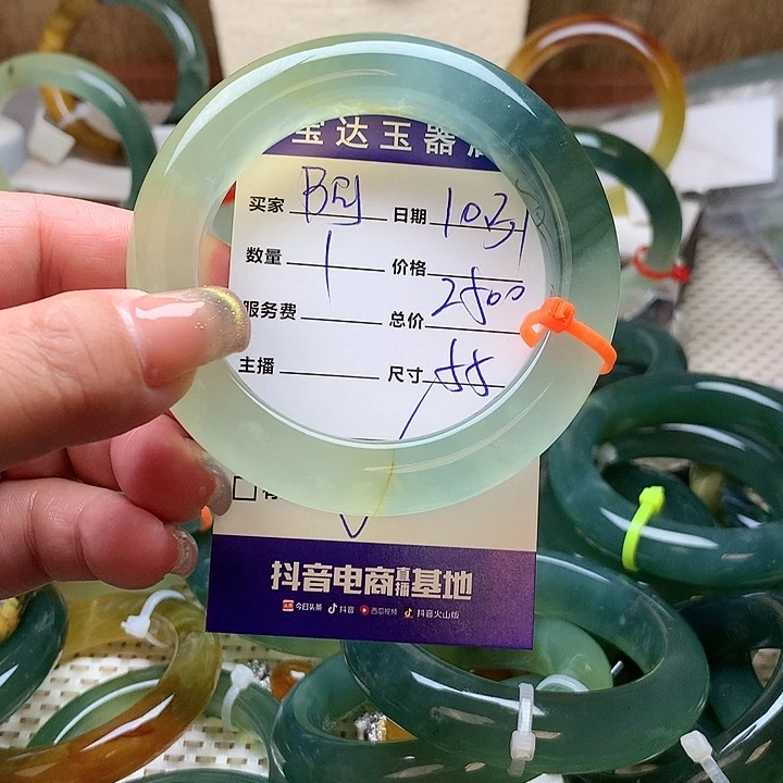 蛇纹石玉手镯未镶嵌阿*妹